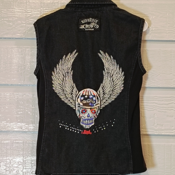 RIDERDIE WOMEN'S MEDIUM SKULL & WINGS SLEEVELESS ZIPPERED EMBROIDERED BIKER TOP - Picture 2 of 9